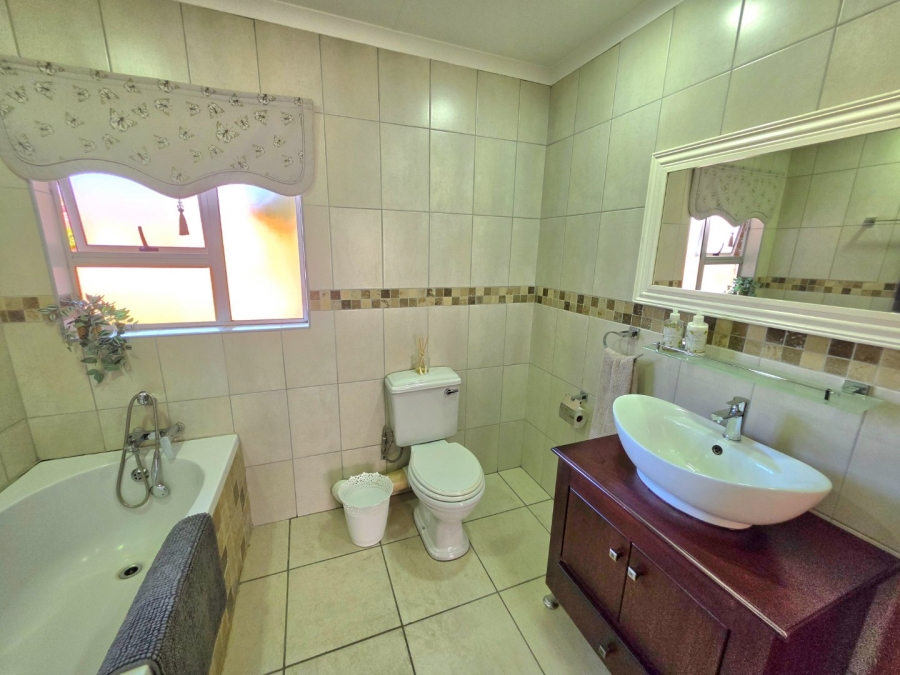 5 Bedroom Property for Sale in La Provance Free State